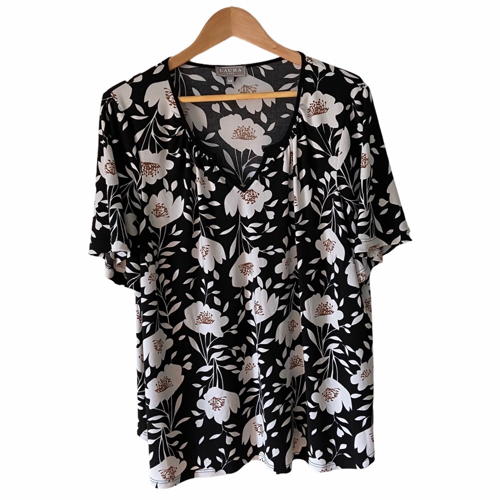 Laura Plus Floral Print V-Neck Lightweight Short Sleeves Blouse Top 2X